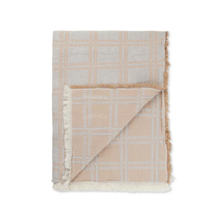 Dahlia Decke von Elvang in der Farbe hellgrau