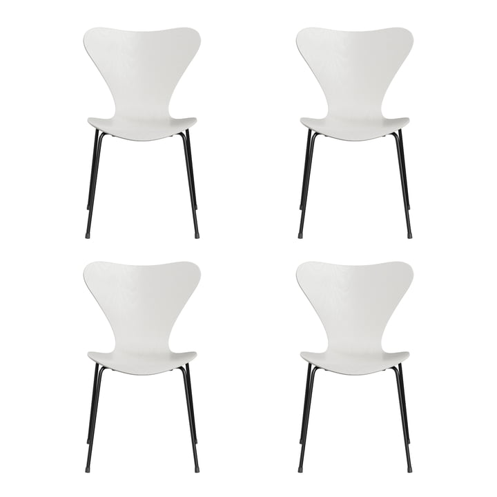 Fritz Hansen - Serie 7 Stuhl, Monochrom Esche weiß gefärbt / Gestell schwarz (4er Set)