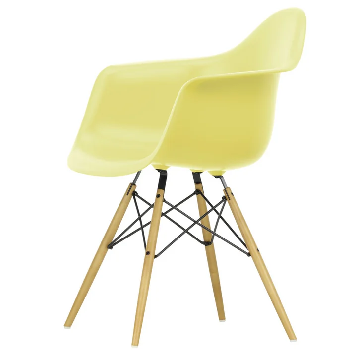 Eames Plastic Armchair von Vitra