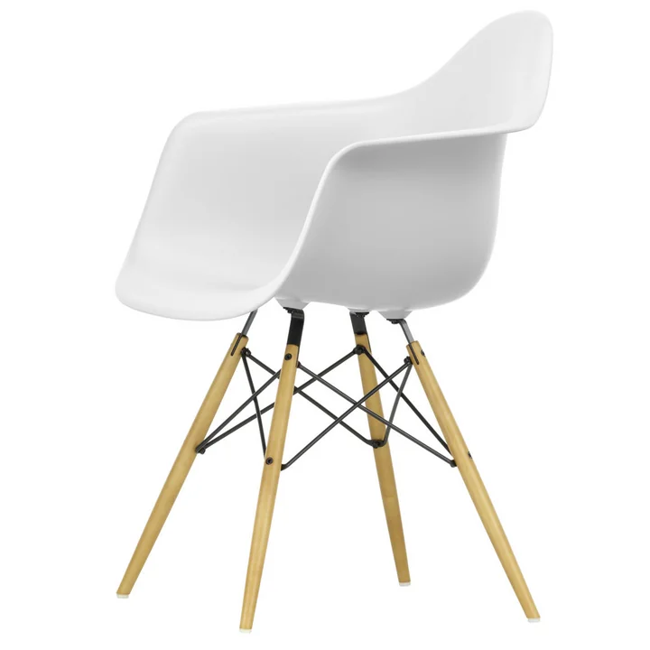 Eames Plastic Armchair von Vitra