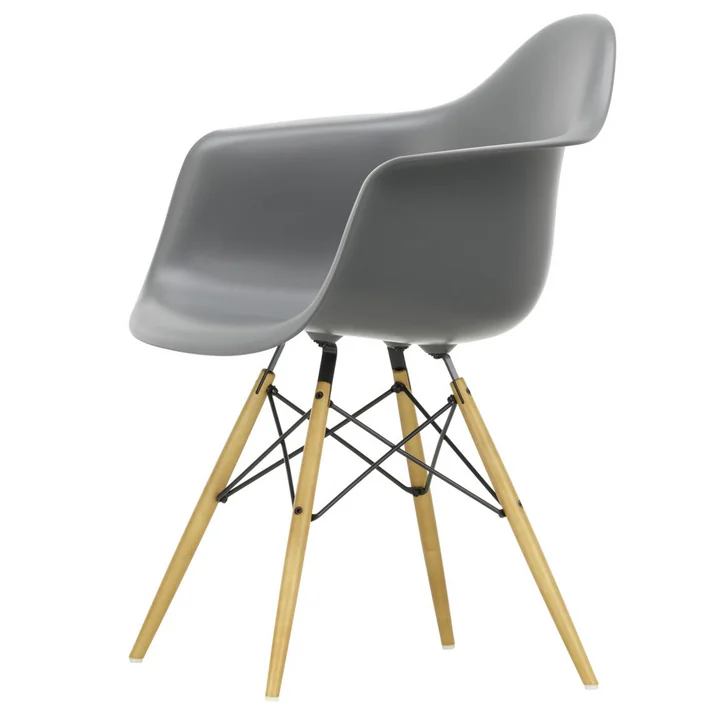 Eames Plastic Armchair von Vitra