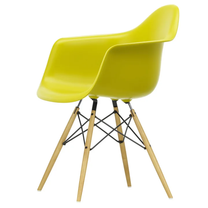 Eames Plastic Armchair von Vitra