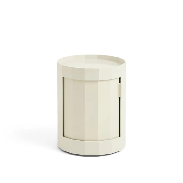 Facet Cabinet mit Füßen und Rollen, niedrig, eggshell von HAY
