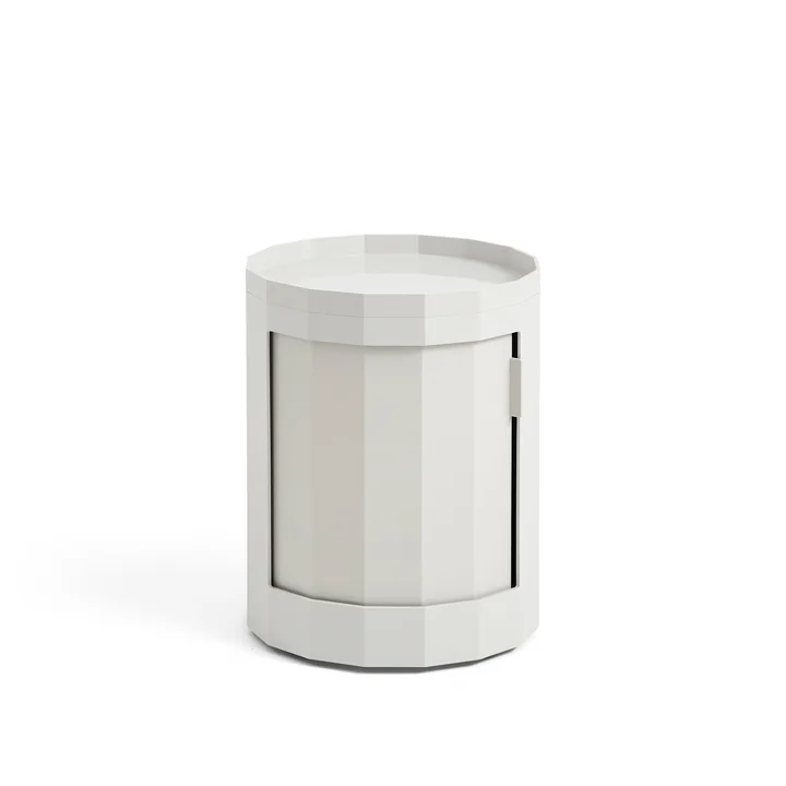 Facet Cabinet mit Füßen und Rollen, niedrig, misty grey von HAY