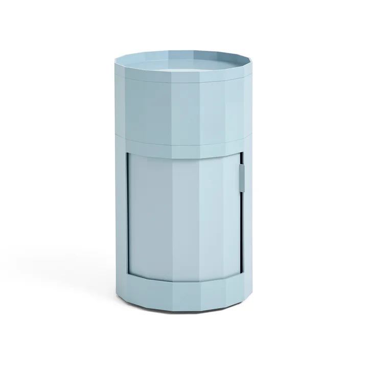 Facet Cabinet mit Füßen und Rollen, hoch, misty blue von HAY
