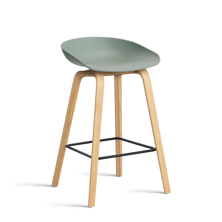 HAY - About A Stool AAS 32 H 75 cm, Eiche lackiert / Stahl schwarz / fall green 2.0 (Kunststoffgleiter)