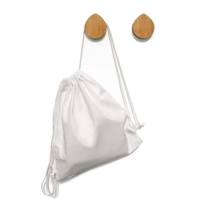 side by side - OI Wandhaken, Eiche geölt mit Turnbeutel