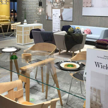 Design House Stockholm präsentieren auf kölner imm den Holzstuhl Wick und Knot Kissen