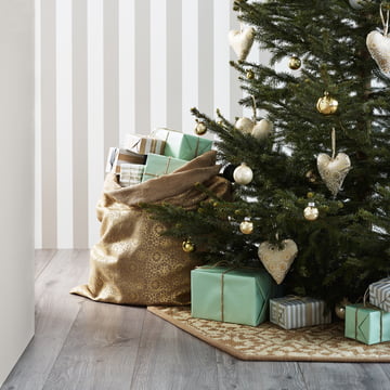 Weihnachtsbaumteppich und Weihnachtssack von Juna mit Geschenken