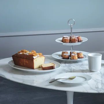 Rhombe Teller und Etagere von Lyngby Porcelæn auf dem Tisch