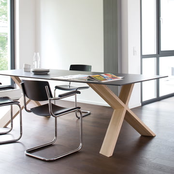 X-Man Tisch von Conmoto - 240 x 100 cm in HPL anthrazit / Eiche im Essbereich