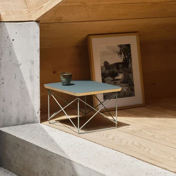 Tisch mit Geschichtswert