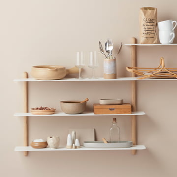 Nivo Wandregal B in Eiche hell / weiß von Gejst in der Küche