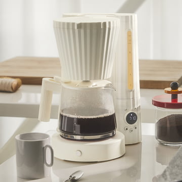 Plissé Filterkaffeemaschine von Alessi in der Farbe weiß