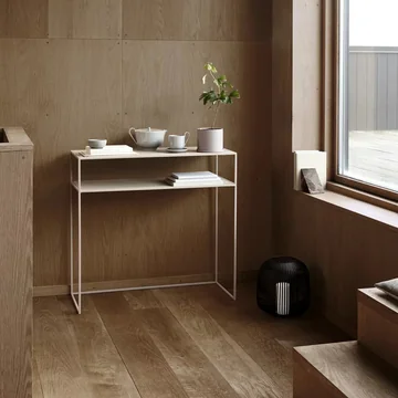 Tische mit klaren Linien