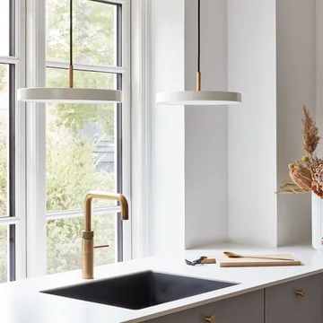 Umage - Asteria Mini LED-Pendelleuchte, Messing / pearl