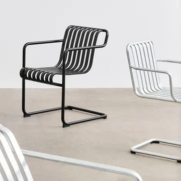 HAY - Palissade Cantilever Dining Armlehnenstuhl, anthrazit