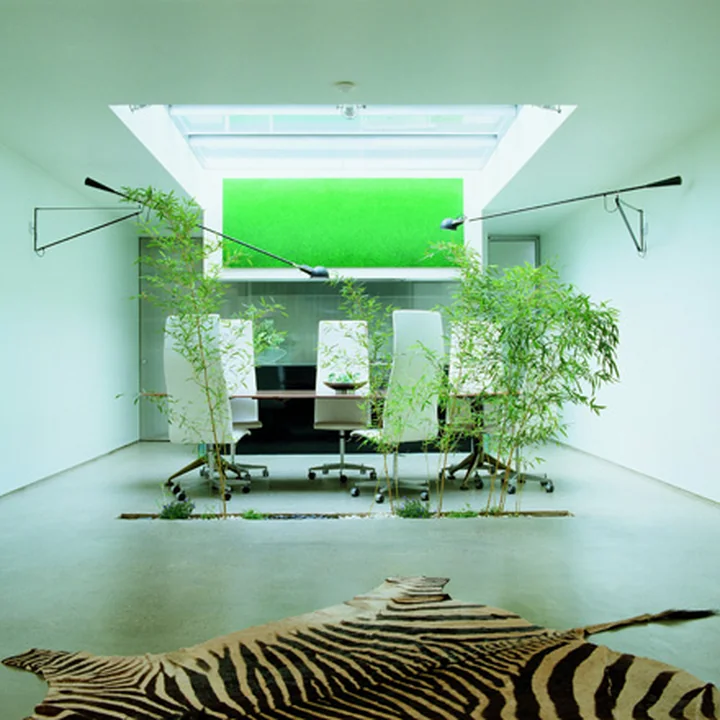 265 Wandleuchte von Flos über dem Tisch