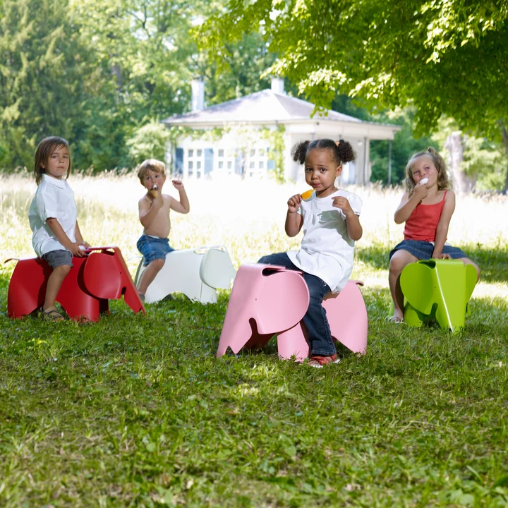 Der Eames Elephant von Vitra als Kinderspielzeug