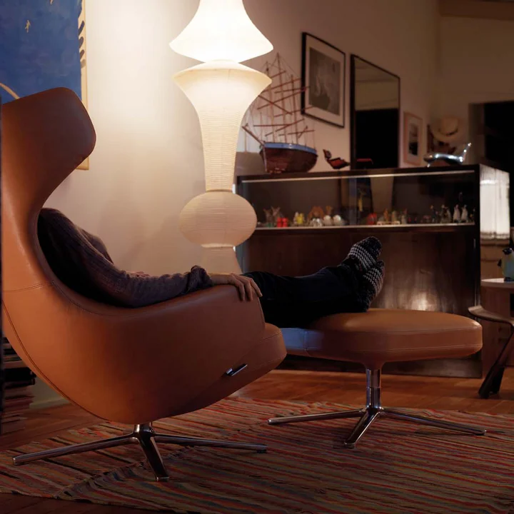 Grand Repos Sessel mit Ottoman von Vitra