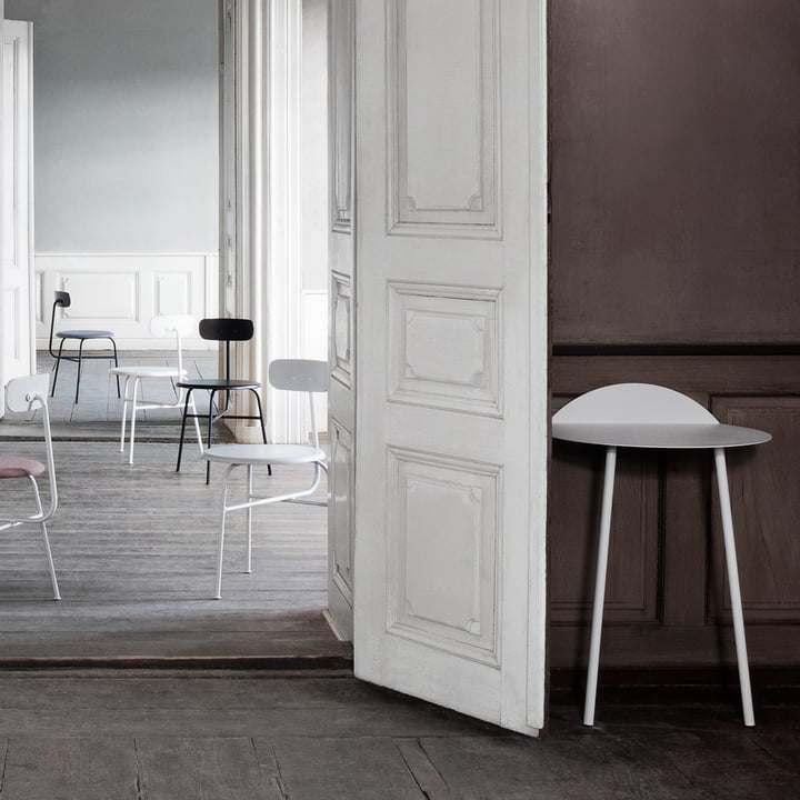 Afteroom Stuhl und Yeh Wand-Tisch von Menu