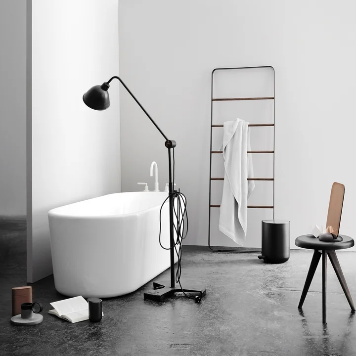 Towel Ladder von Audo in Eiche dunkel / schwarz