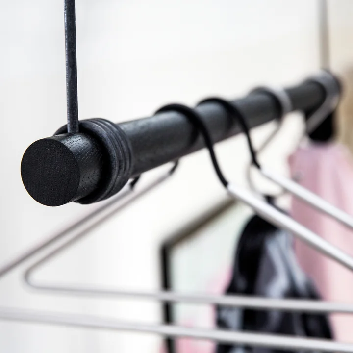Hanger Kleiderbügel und Swing Hängegarderobe von Lind DNA