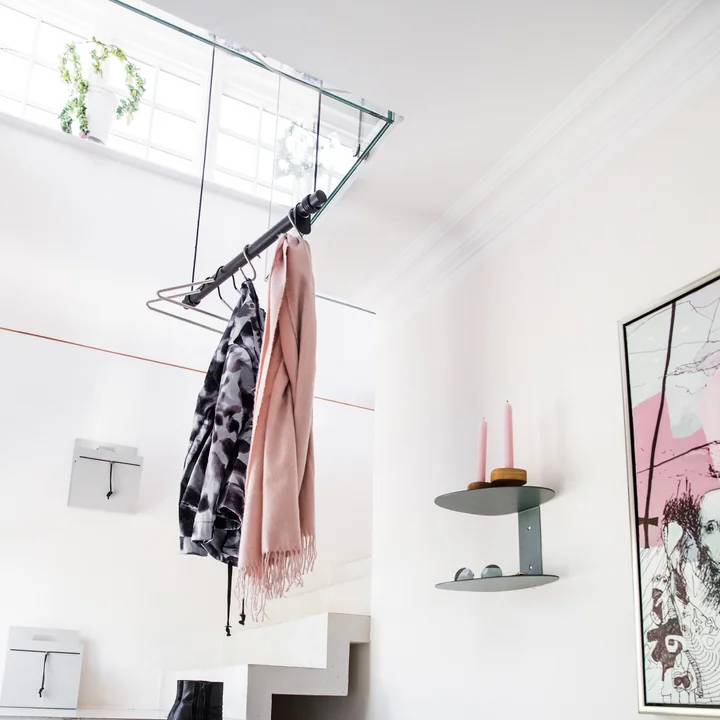 Swing Hängegarderobe und Magazin Halter von Lind DNA