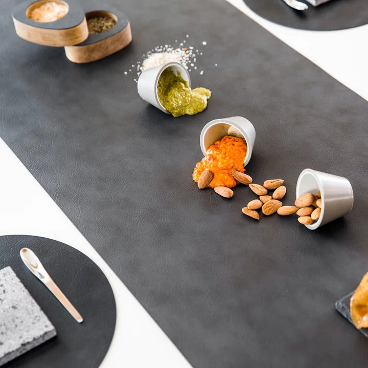 Tischläufer von Lind DNA in Nupo anthrazit