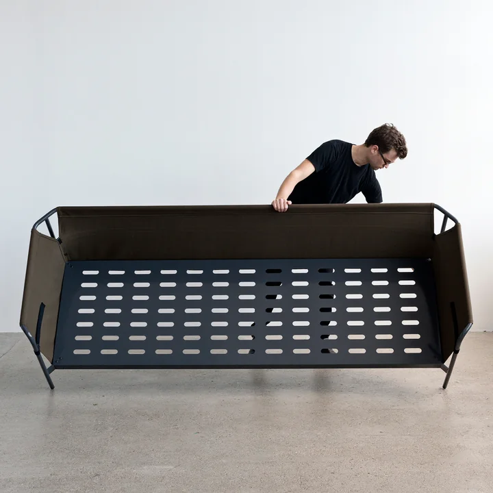Can Sofa, 3-Sitzer von HAY im Aufbau
