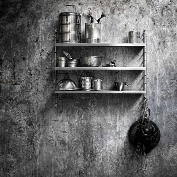 Limitierte Auflage: Das Pocket-Wandregal von String aus Edelstahl