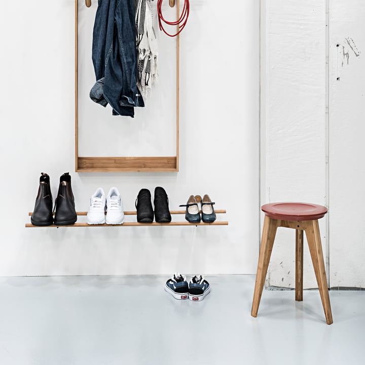 Shoe Rack und Button Stool von We Do Wood