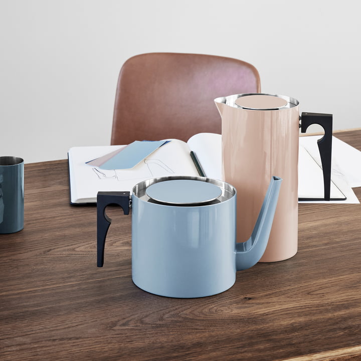 Stelton Kaffeebereiter und Teekanne in smokey blue