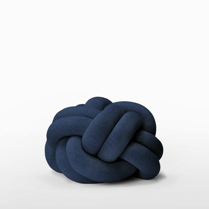 Das Knot Kissen von Design House Stockholm in der Farbe Navy