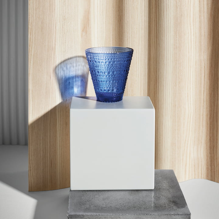 Kastehelmi Trinkglas von Iittala in Ultramarinblau