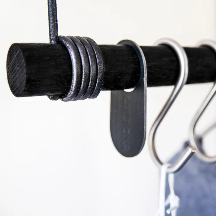 Wall Swing Wandgarderobe von Lind DNA