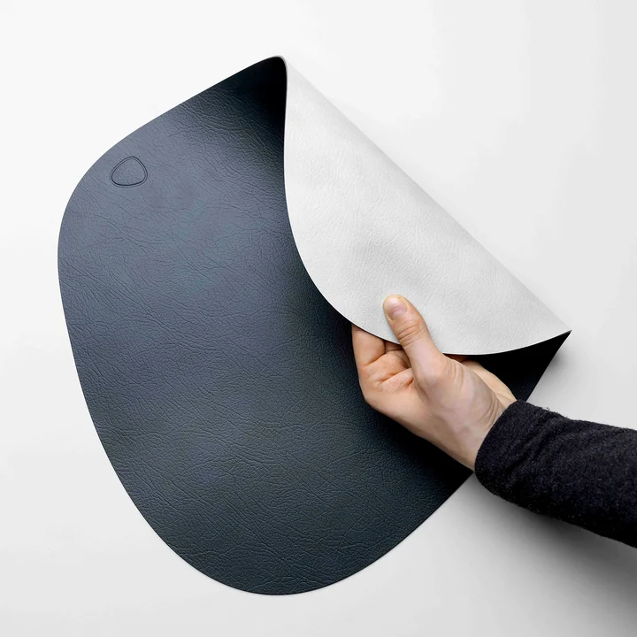 Tischset von Lind DNA aus recyceltem Leder