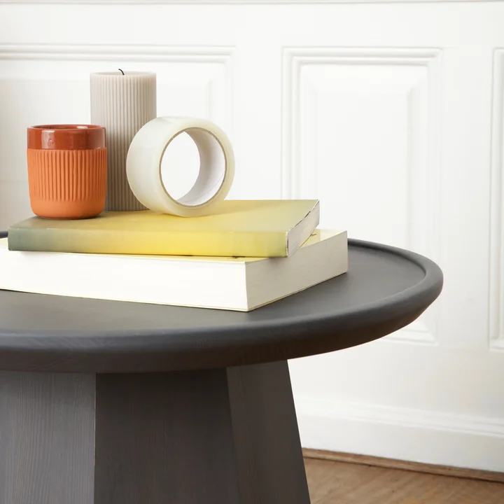 Der Normann Copenhagen - Pine Beistelltisch, dunkelgrau in der Detailansicht.