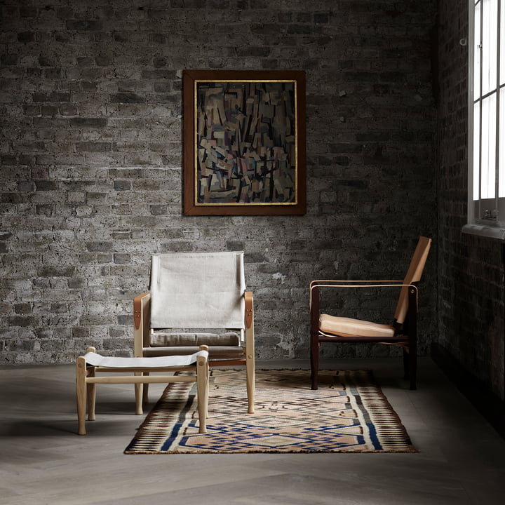 Der Carl Hansen - KK47000 Safari Chair mit Fußhocker im Wohnraum