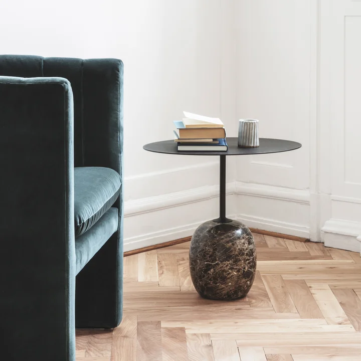 Lato Beistelltisch und Loafer Sessel von &Tradition
