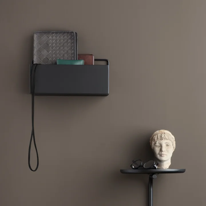 Die Ferm Living - Wall Box rechteckig, schwarz an der Wand