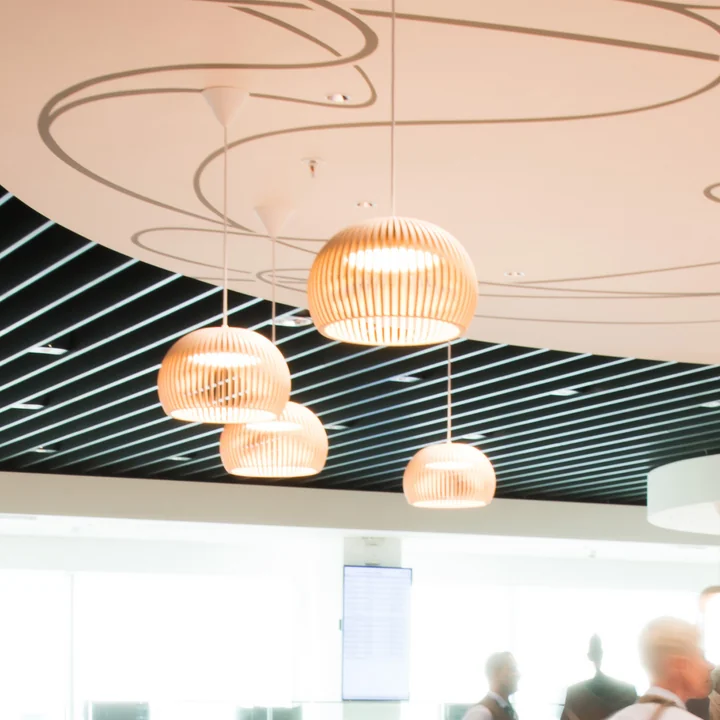 Atto 5000 LED-Pendelleuchte Ø 34 x H 21 cm von Secto in Birke