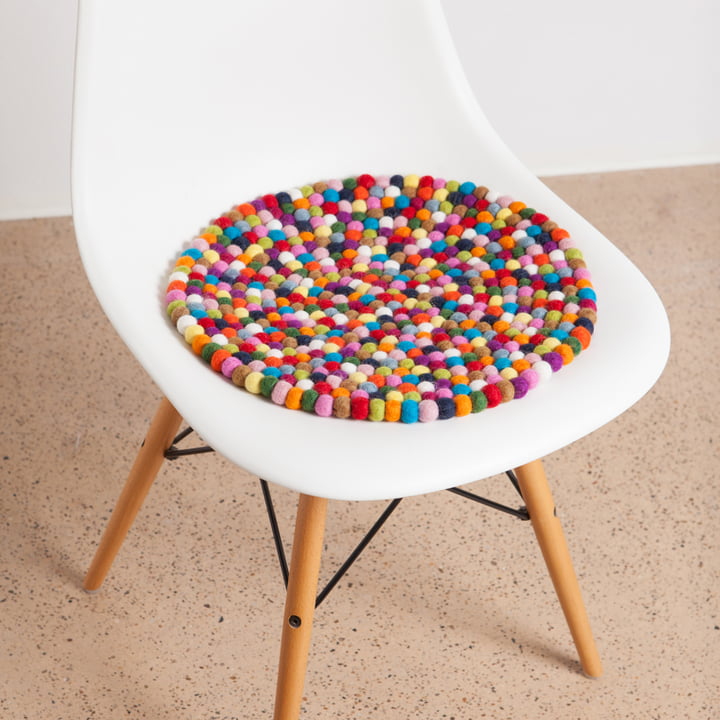 Lotte Sitzauflage von myfelt, Ø 36 cm auf dem Vitra DSW