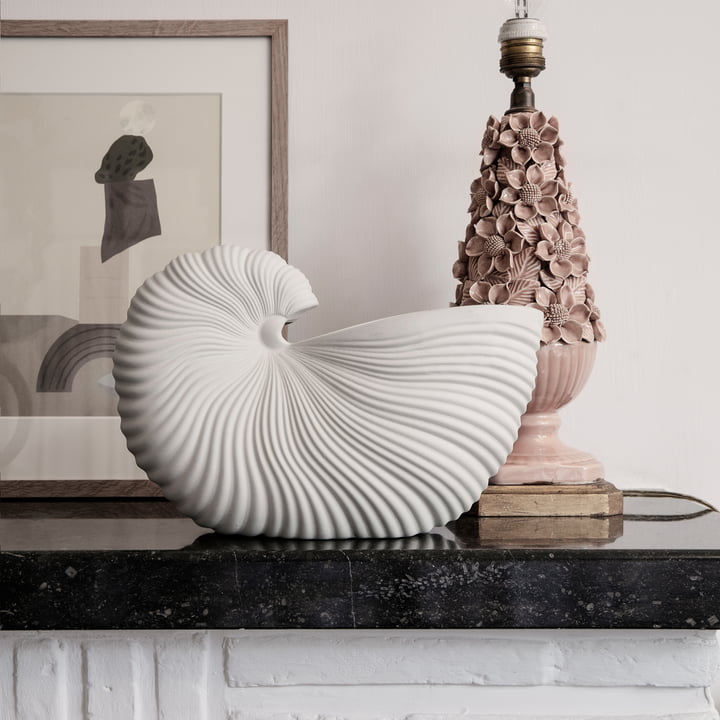 Shell Pot von ferm Living in off-white mit Kunstdruck aus der Still-Life Gallery Box