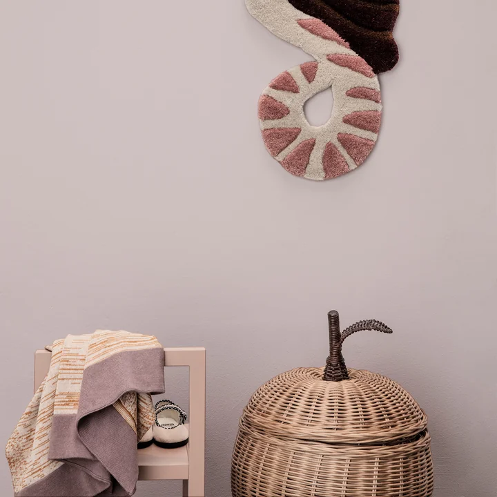 Geflochtener Apfel-Aufbewahrungskorb, Ø 36,5 x H 52 cm von Ferm Living im Kinderzimmer