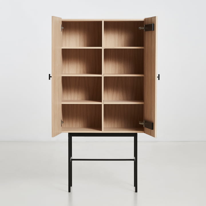 Array Highboard 80 cm in Eiche von Woud mit acht Fächern