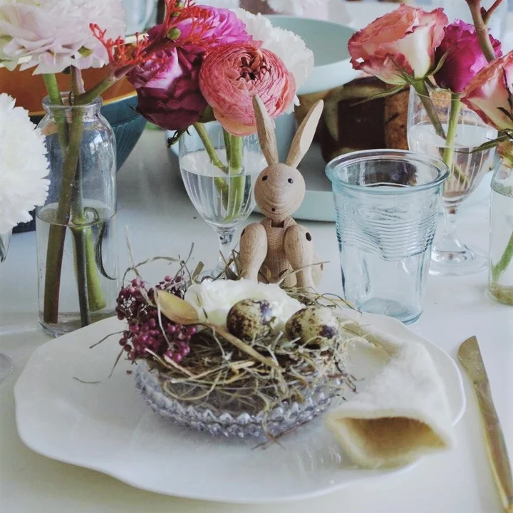 Liebevoll gestaltetes Holzkaninchen