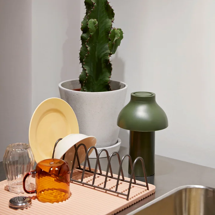 PC Portable LED Leuchte von HAY in olive (RAL 6003)