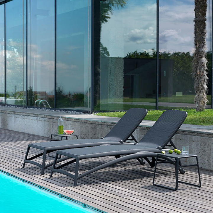 Atlantico Outdoor Liege von Nardi nebeneinander am Pool