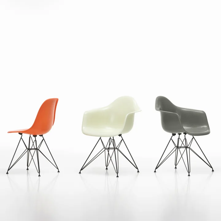 Eames Fiberglass Armchair DAR von Vitra 